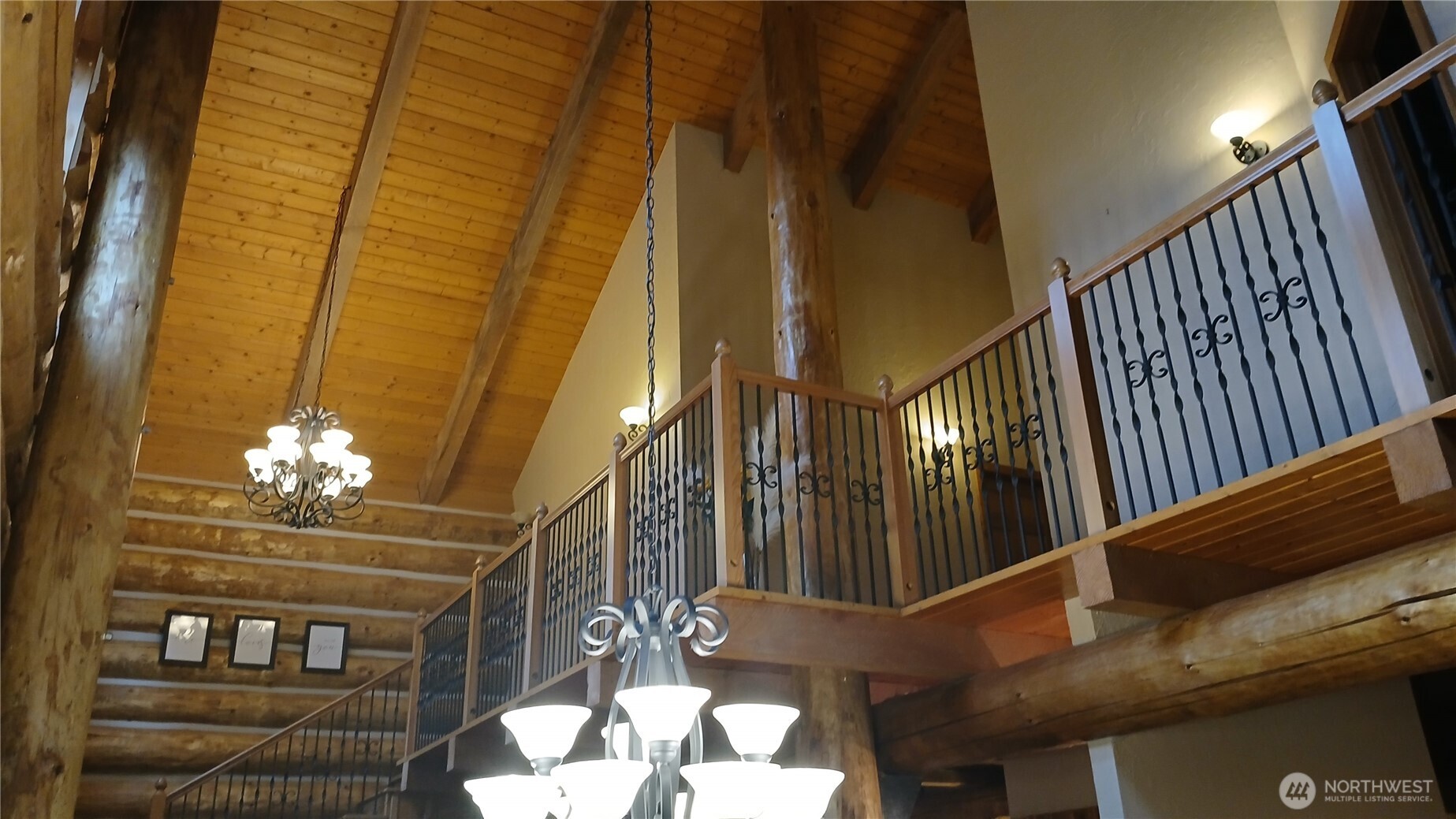 40 E Seahawks Way Property Photo 17