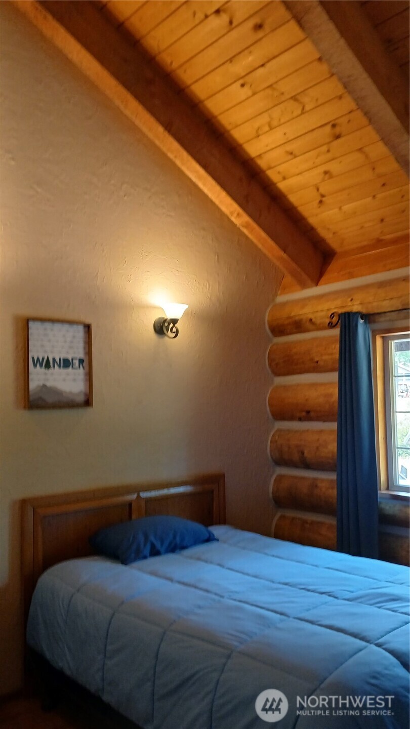 40 E Seahawks Way Property Photo 21