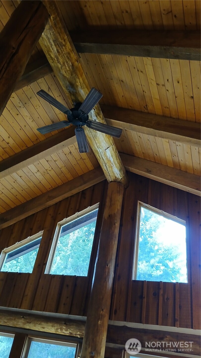 40 E Seahawks Way Property Photo 25