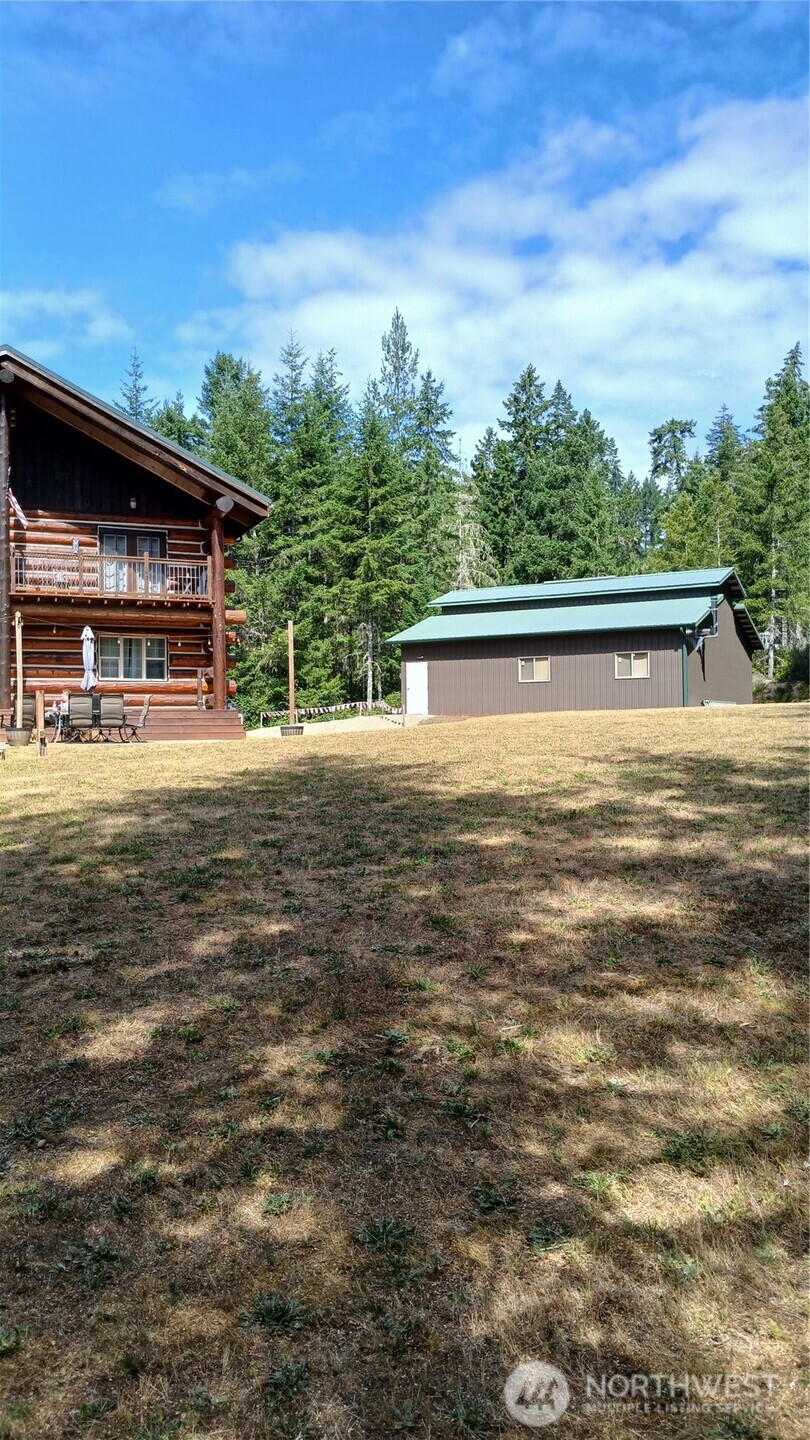 40 E Seahawks Way Property Photo 27