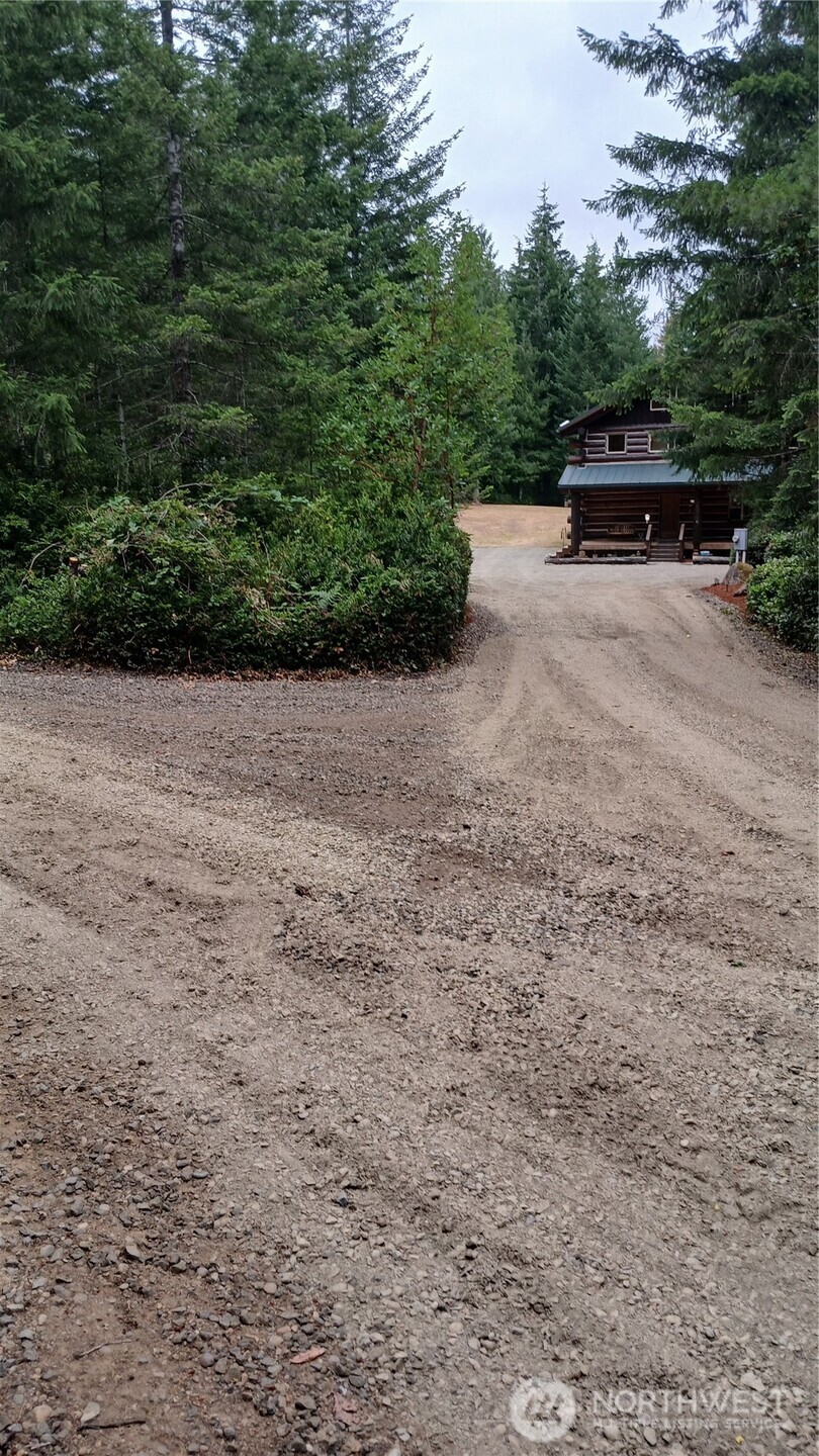 40 E Seahawks Way Property Photo 28