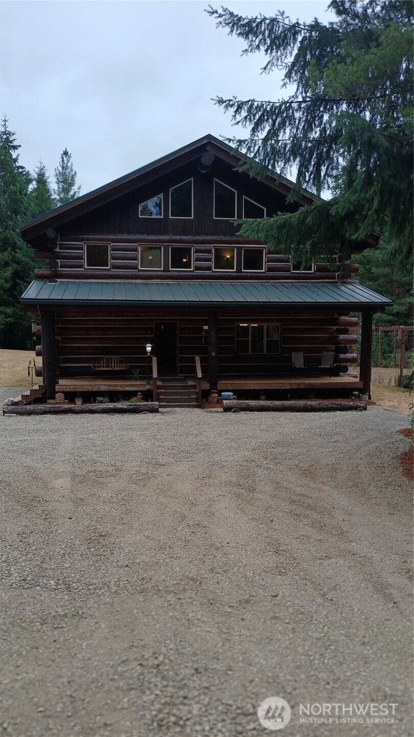 40 E Seahawks Way Property Photo 29
