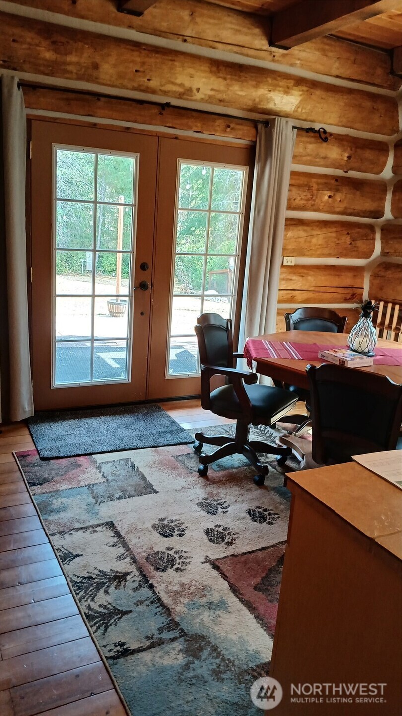 40 E Seahawks Way Property Photo 31