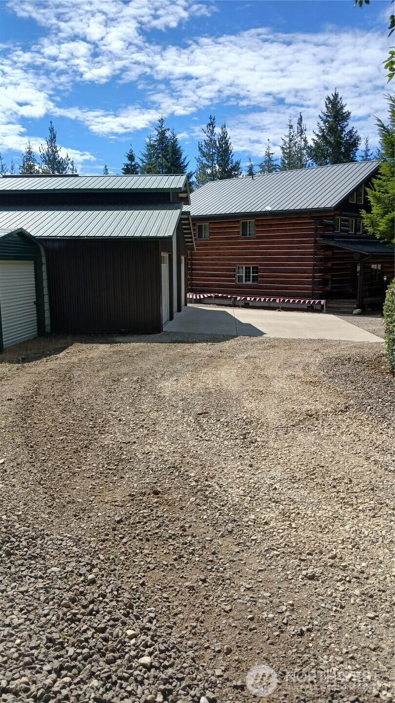 40 E Seahawks Way Property Photo 35