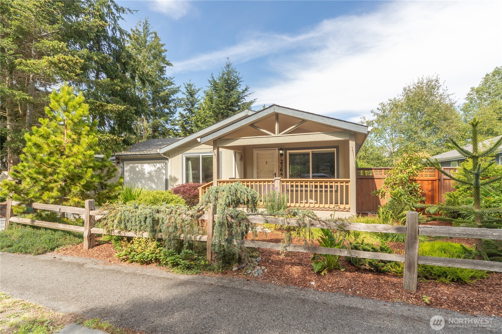 2364 Highland Loop Property Photo 1