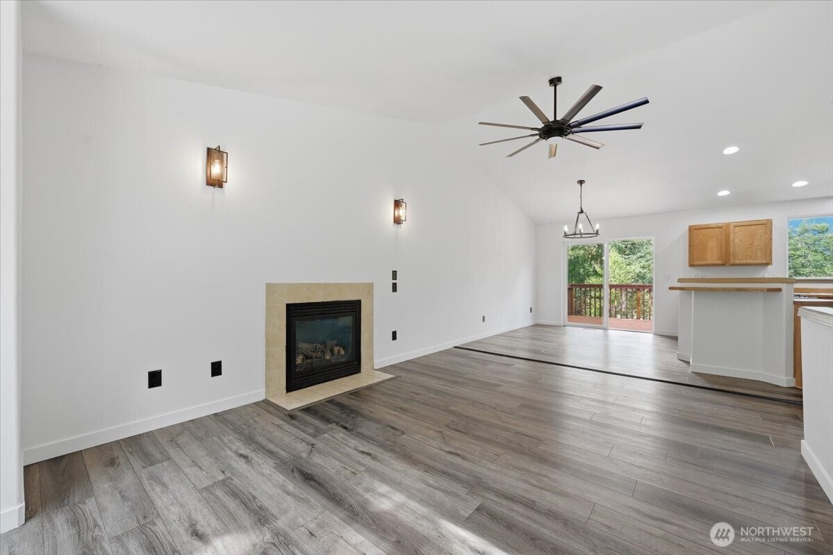 18313 437th Drive Property Photo 6