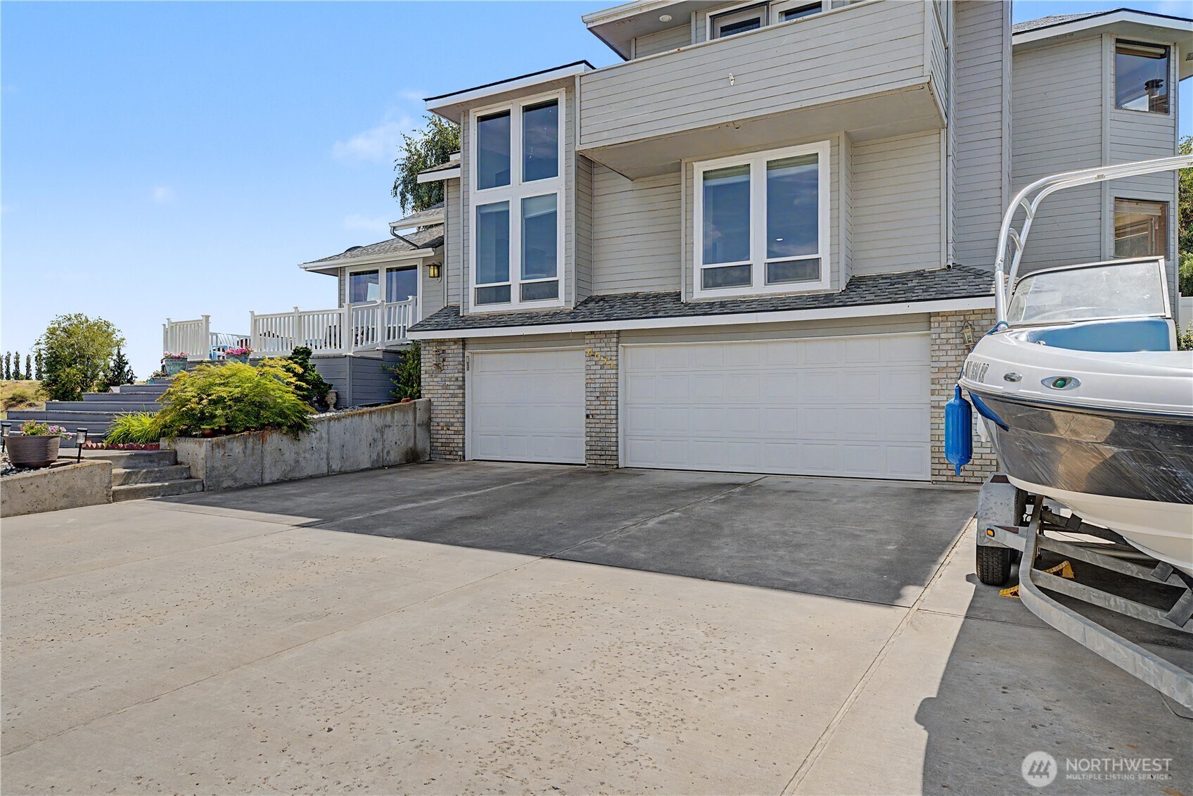 4071 Cove West Drive Property Photo 3