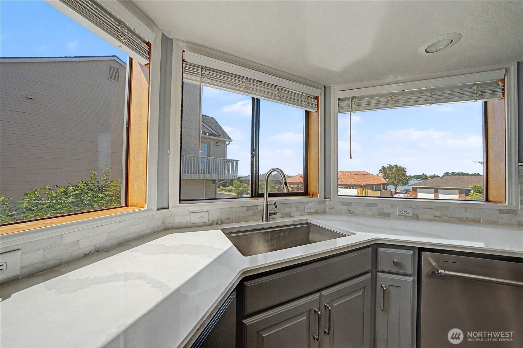 4071 Cove West Drive Property Photo 12