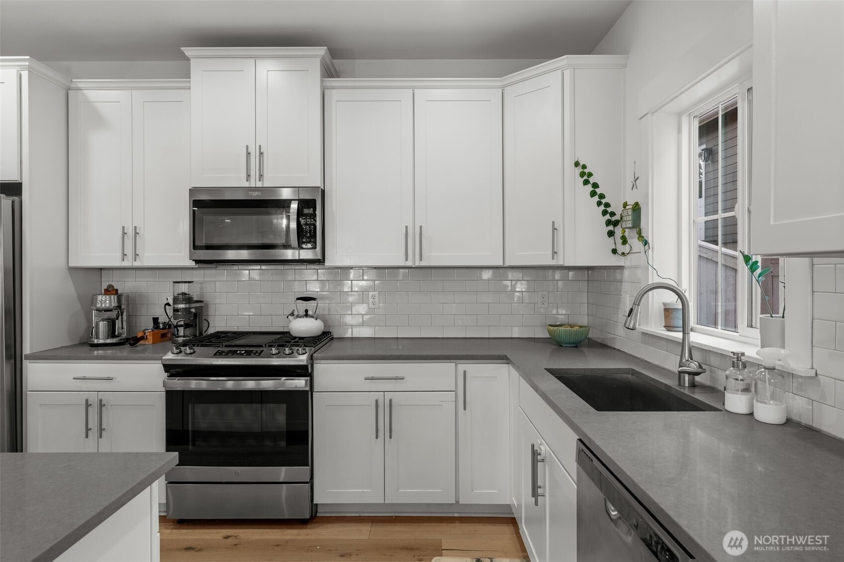 41 E Blackwell Street Property Photo 14