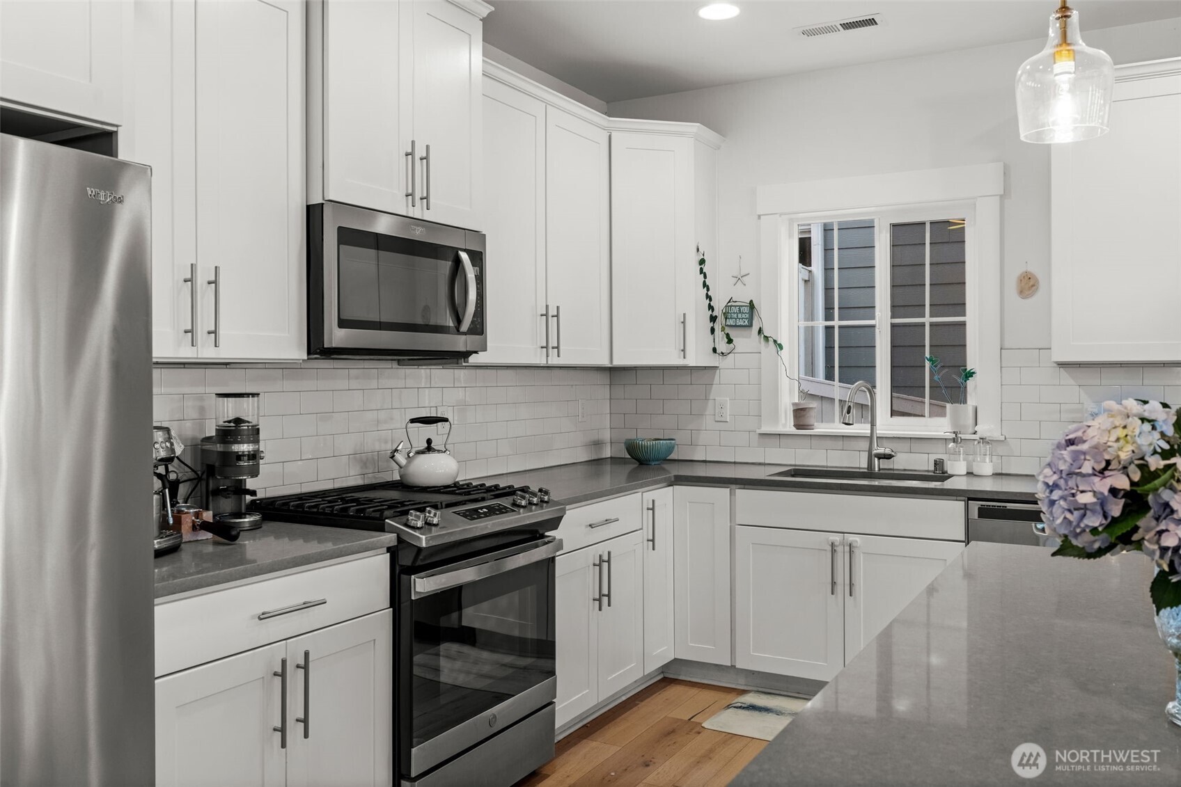 41 E Blackwell Street Property Photo 16