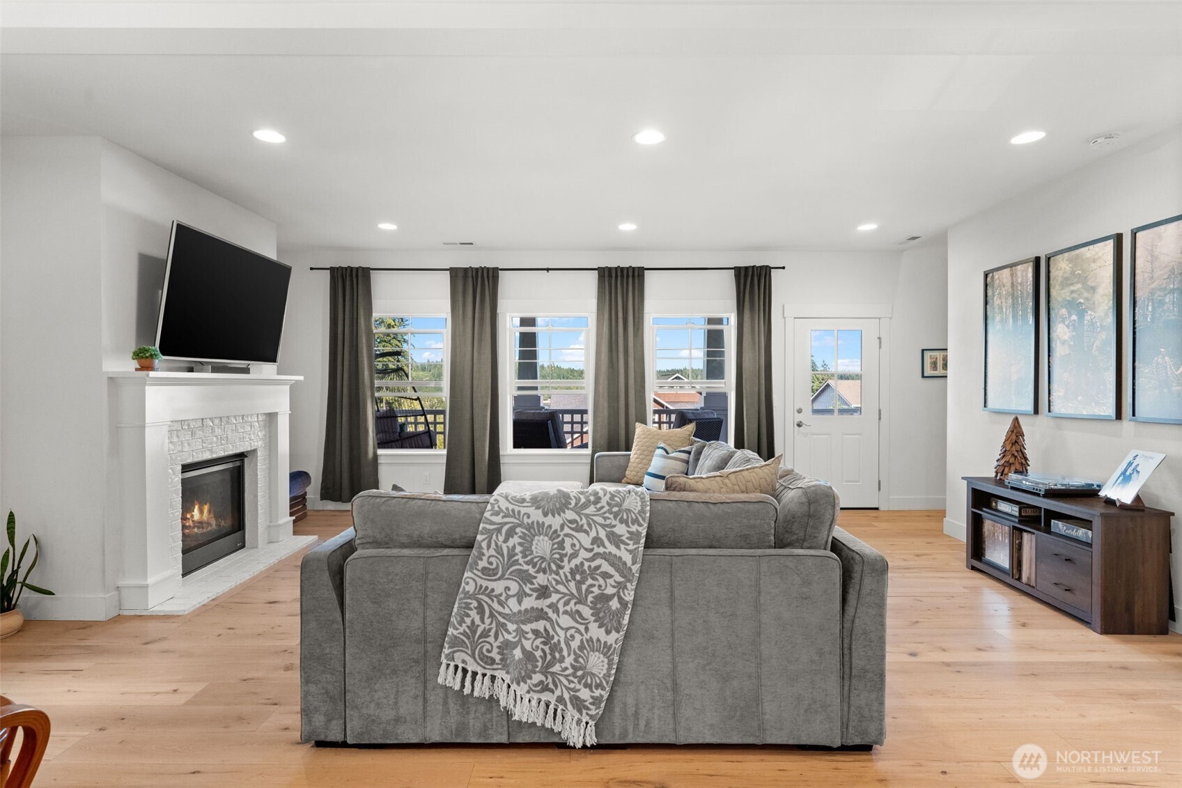 41 E Blackwell Street Property Photo 17