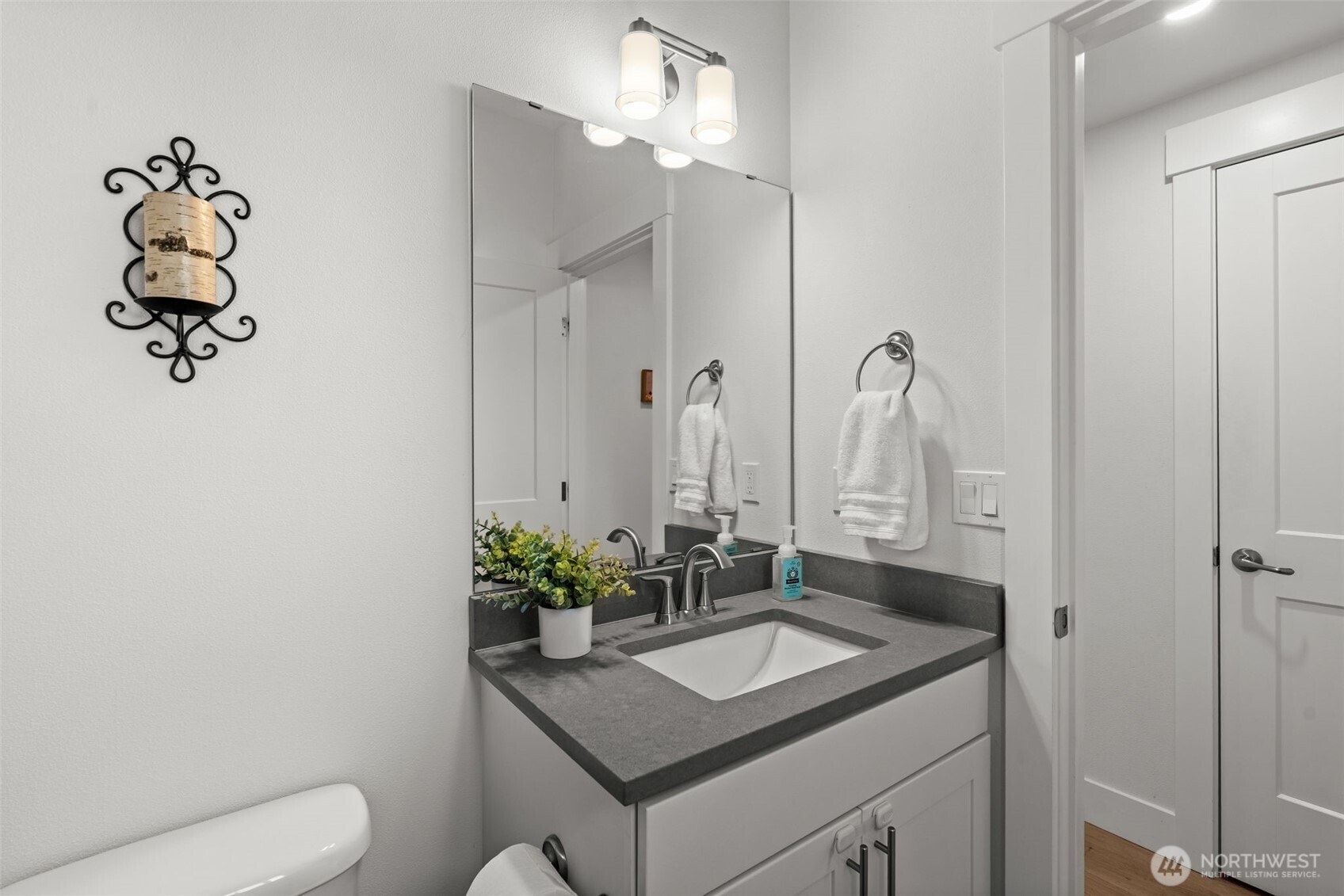 41 E Blackwell Street Property Photo 19