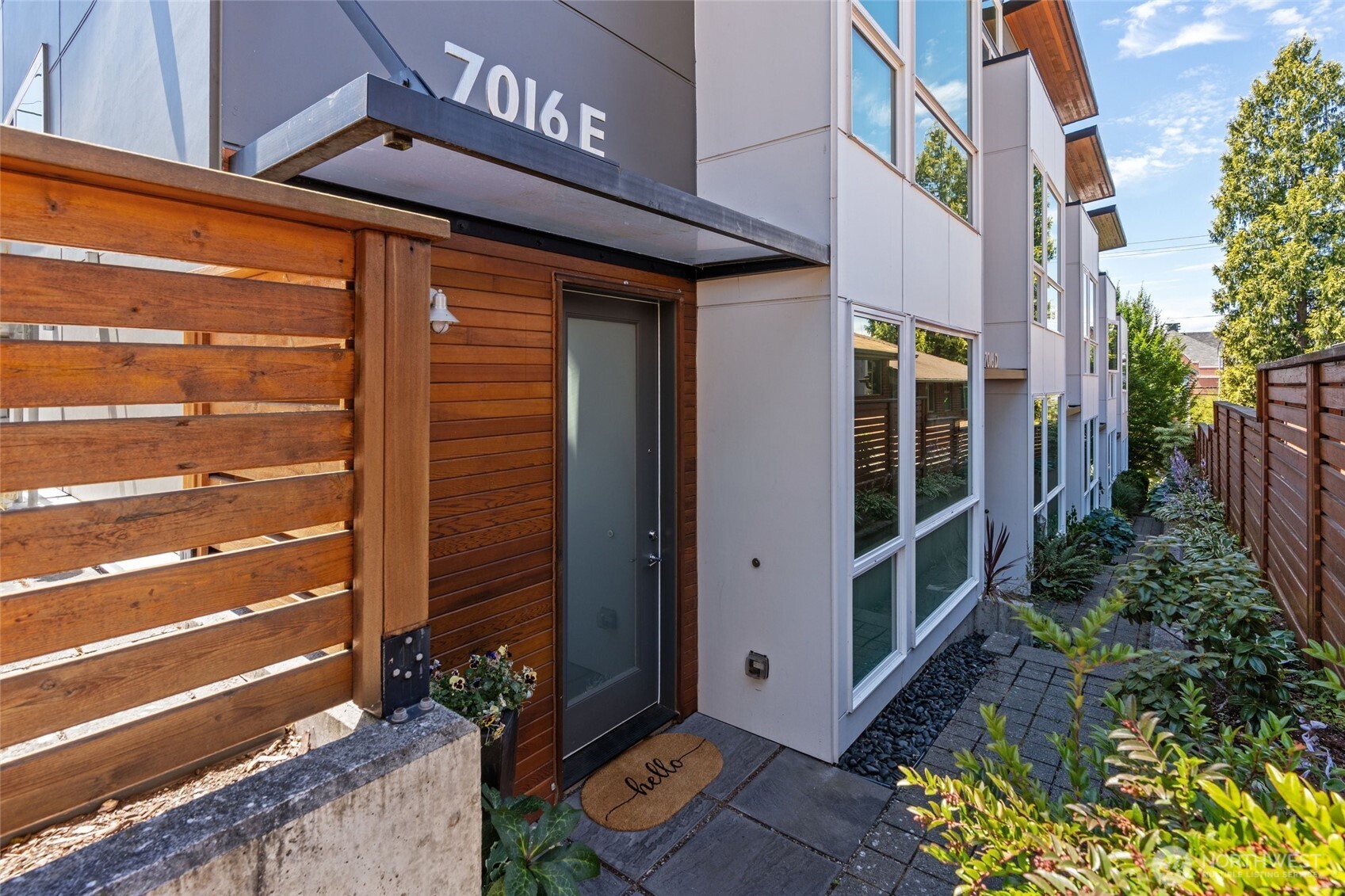 7016 California Avenue E Property Photo 2