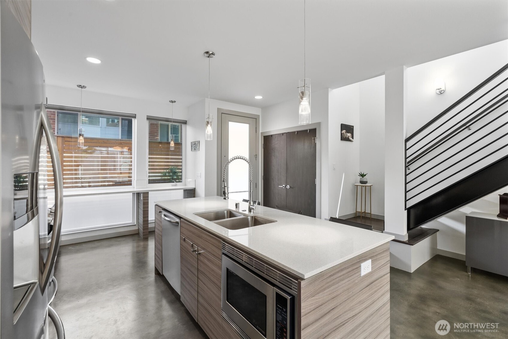 7016 California Avenue E Property Photo 5