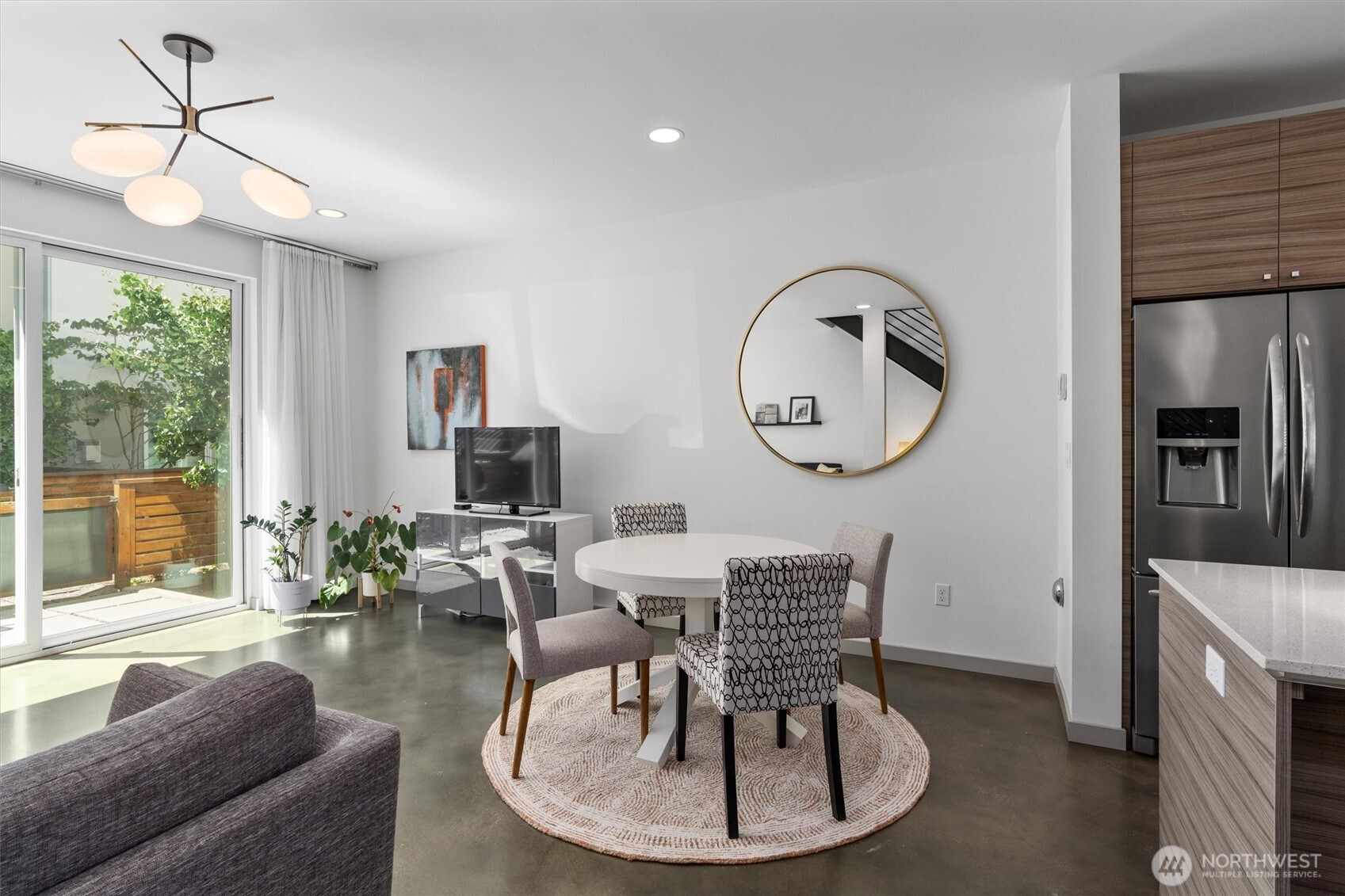 7016 California Avenue E Property Photo 7