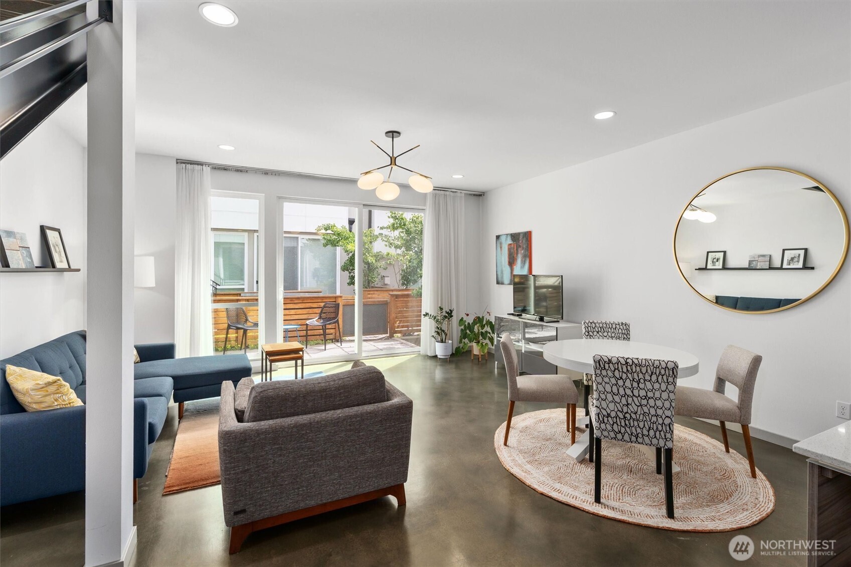 7016 California Avenue E Property Photo 8