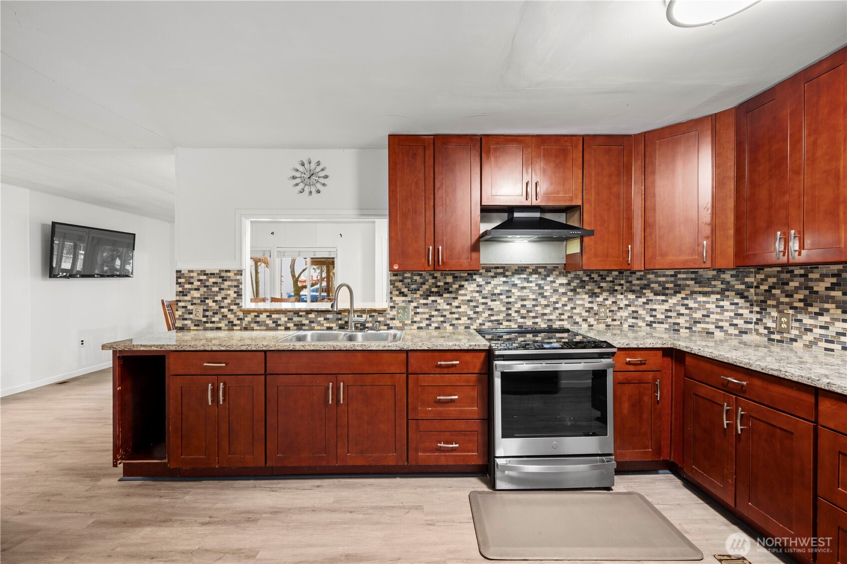 7701 Hardeson Road 100 Property Photo 14