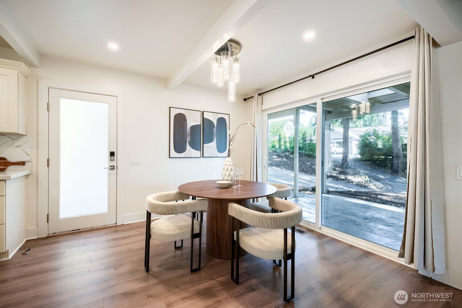 2130 140th Place Property Photo 5