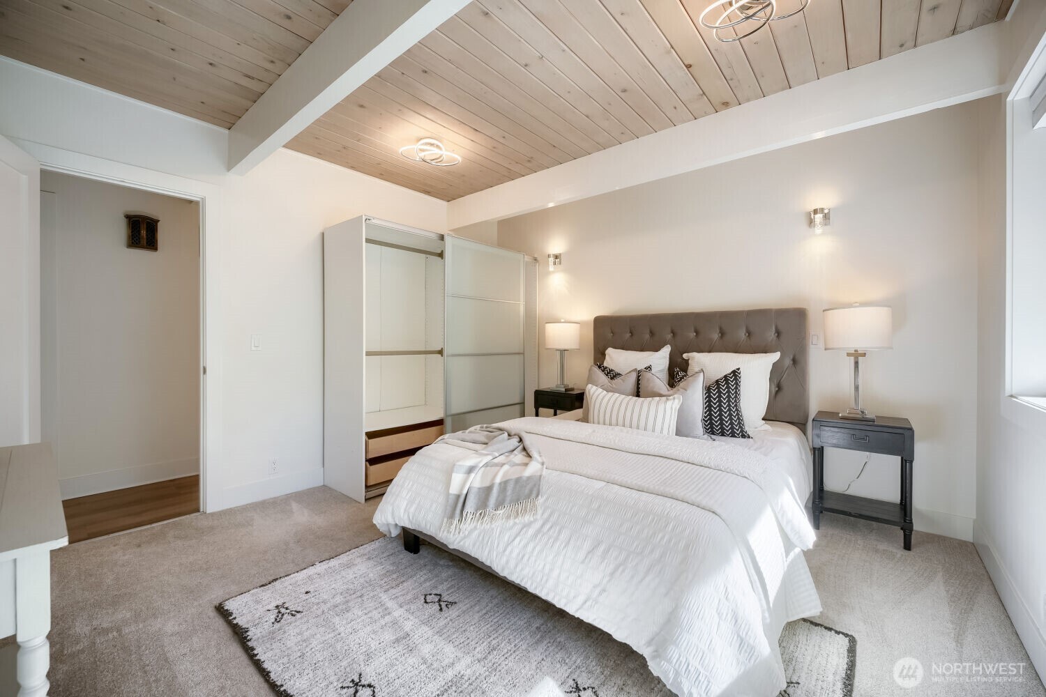 2130 140th Place Property Photo 6