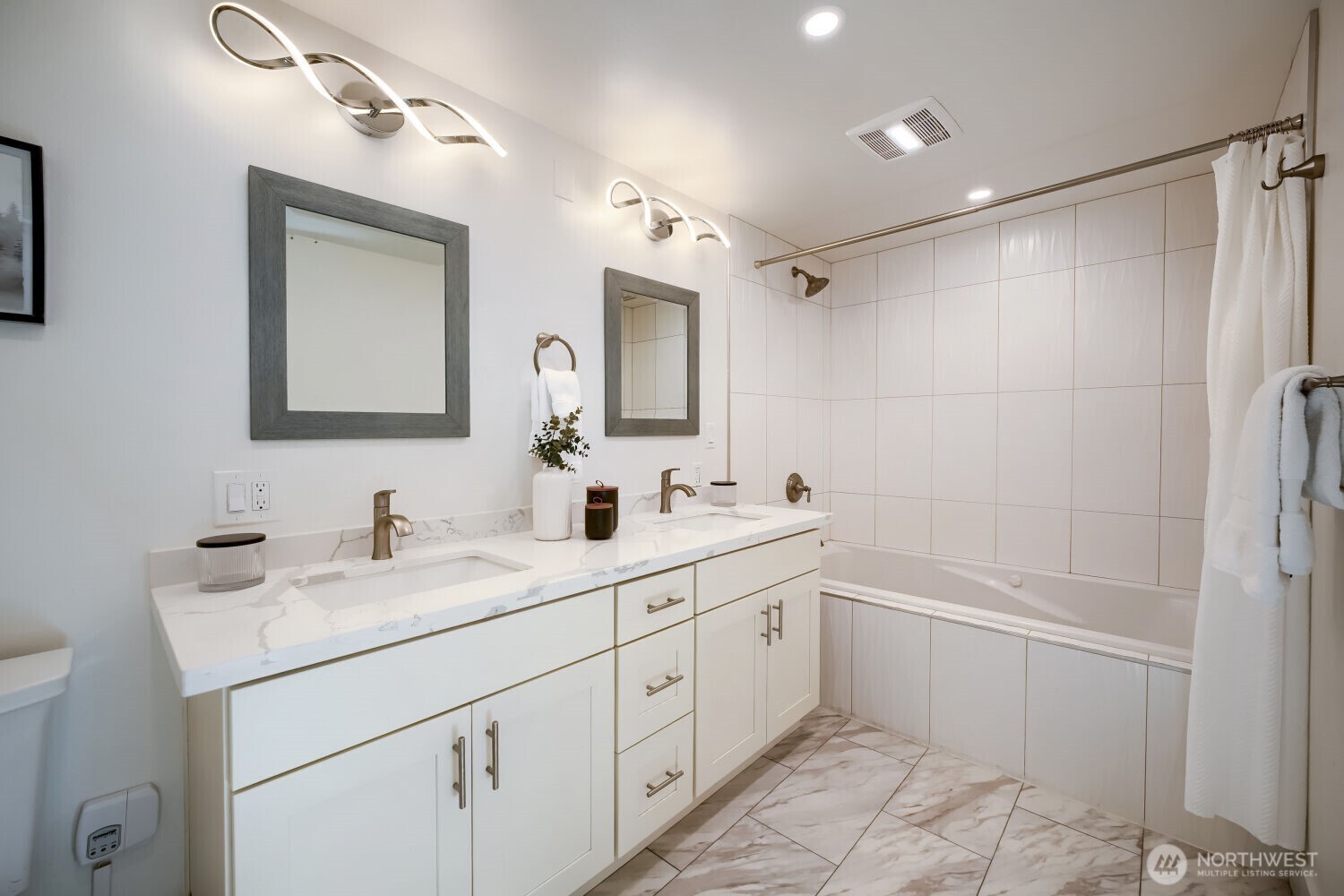 2130 140th Place Property Photo 7