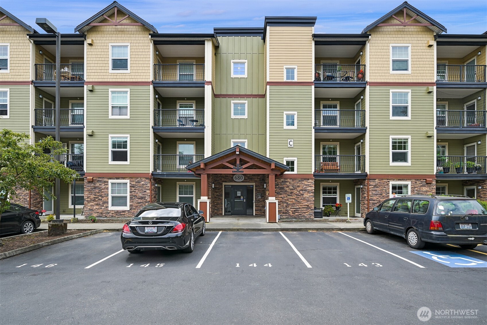 680 32nd Street #c402 Property Photo 2