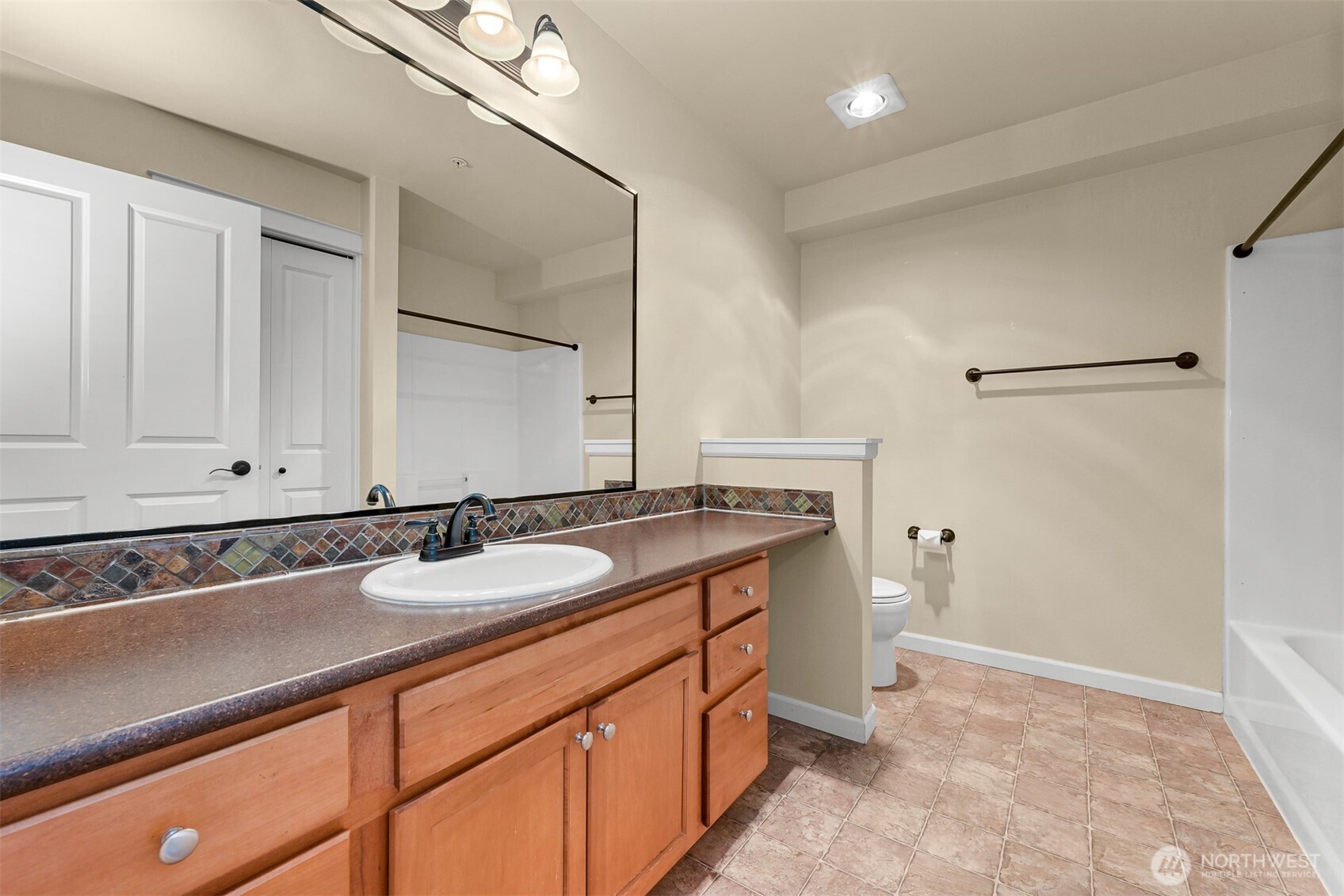 680 32nd Street #c402 Property Photo 9
