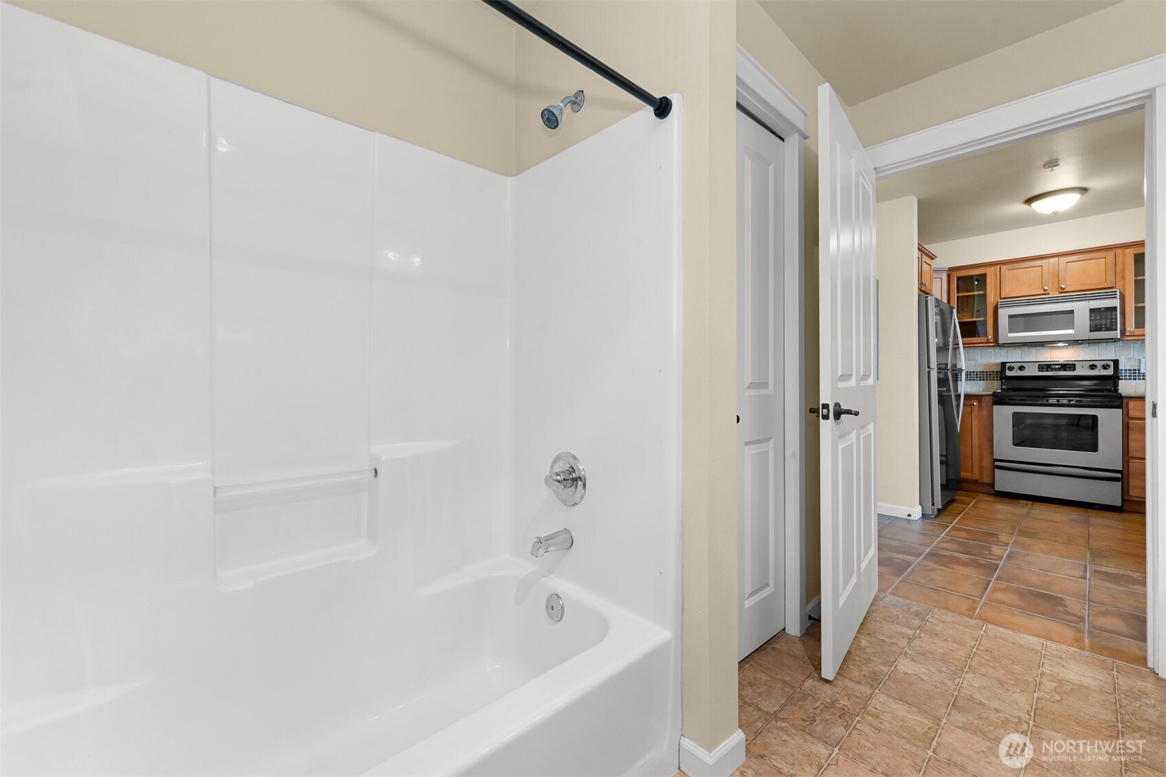 680 32nd Street #c402 Property Photo 11