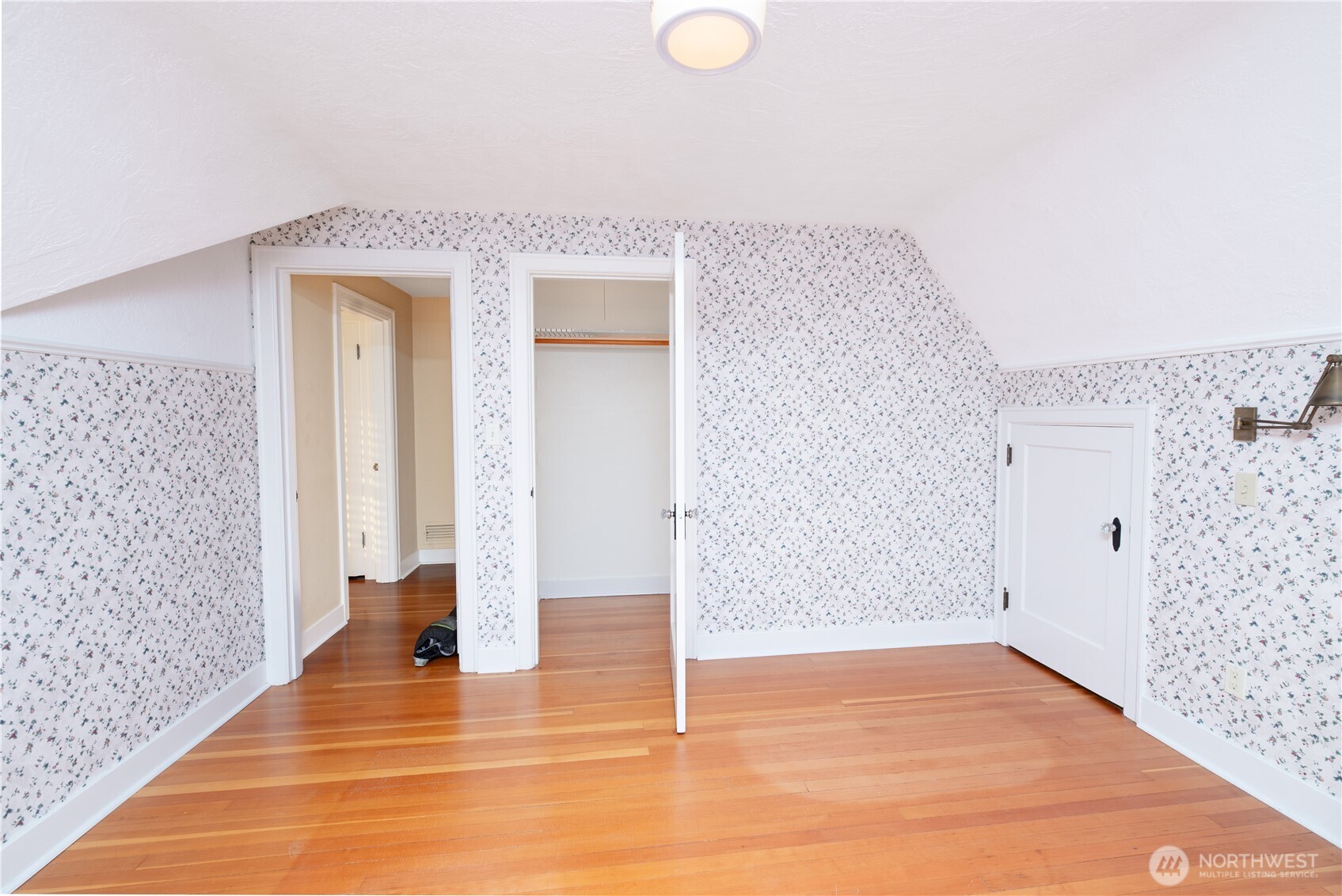 1221 E 2nd Street Property Photo 27