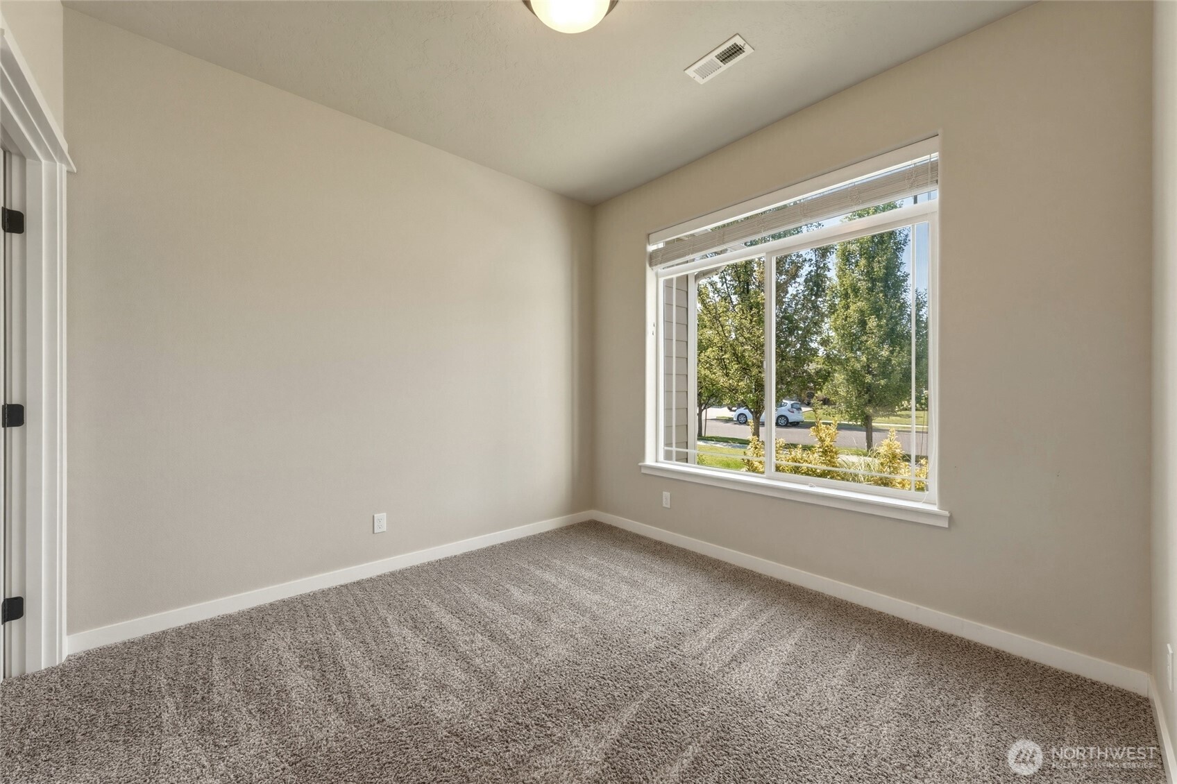 886 Boulder Street Property Photo 7