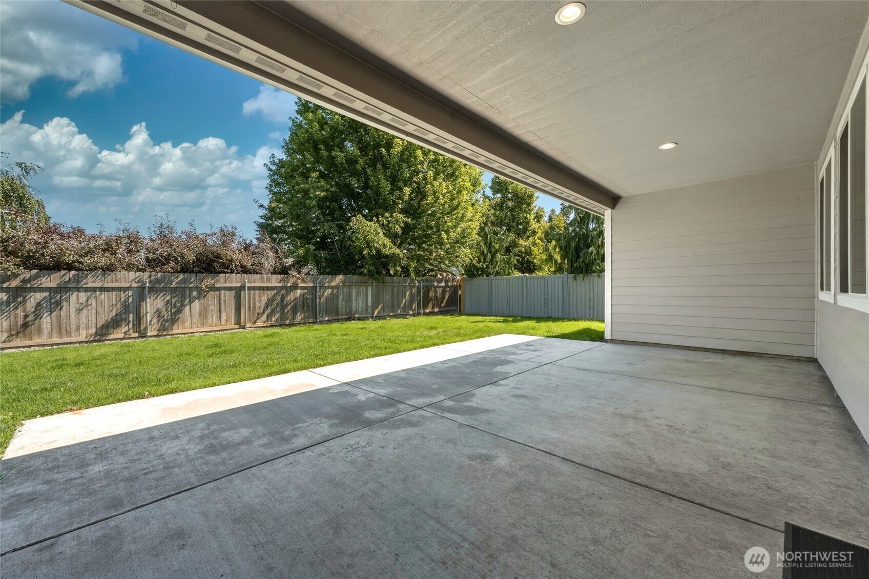 886 Boulder Street Property Photo 33