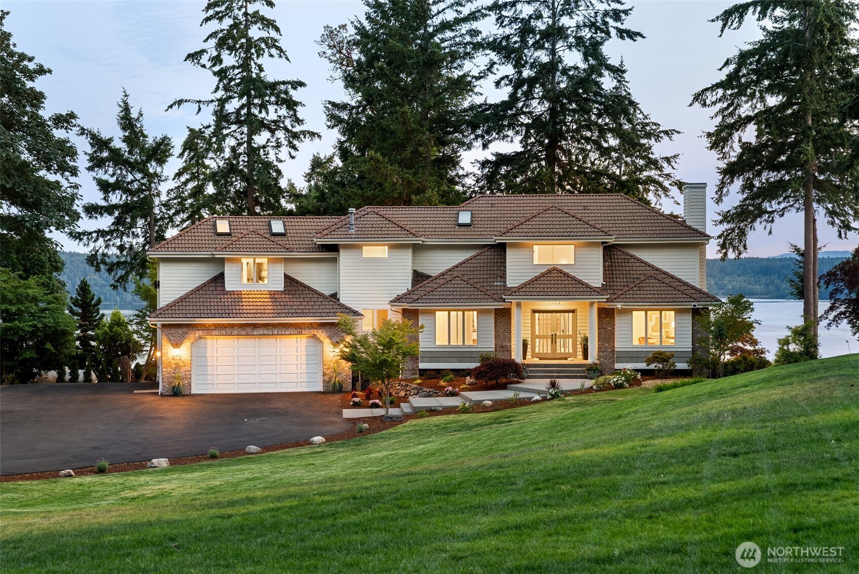 1108 7th Court Property Photo 1