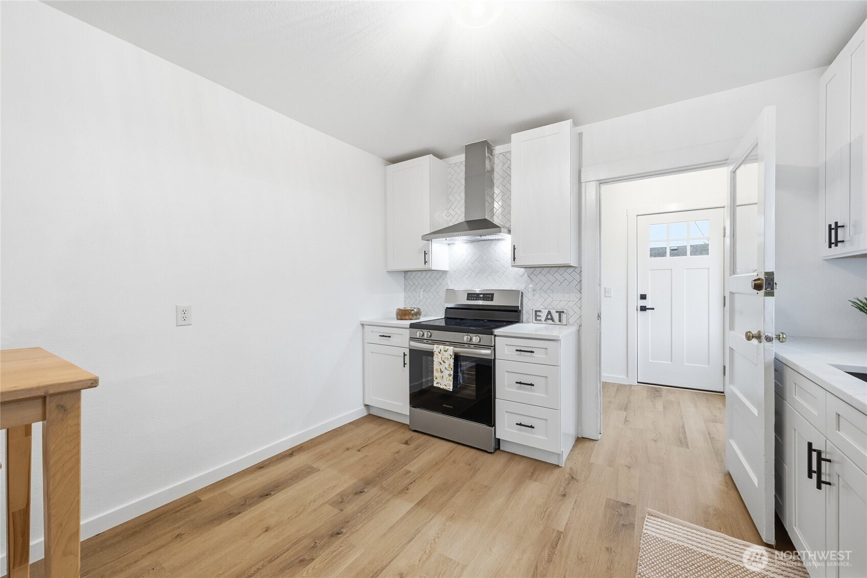 2313 Moore Street Property Photo 4