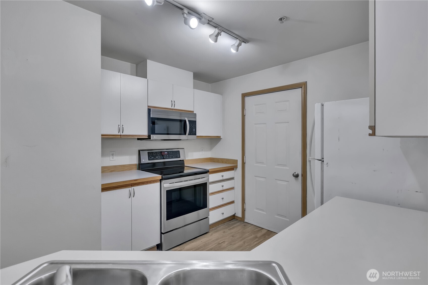 21917 42nd Avenue 101 Property Photo 8