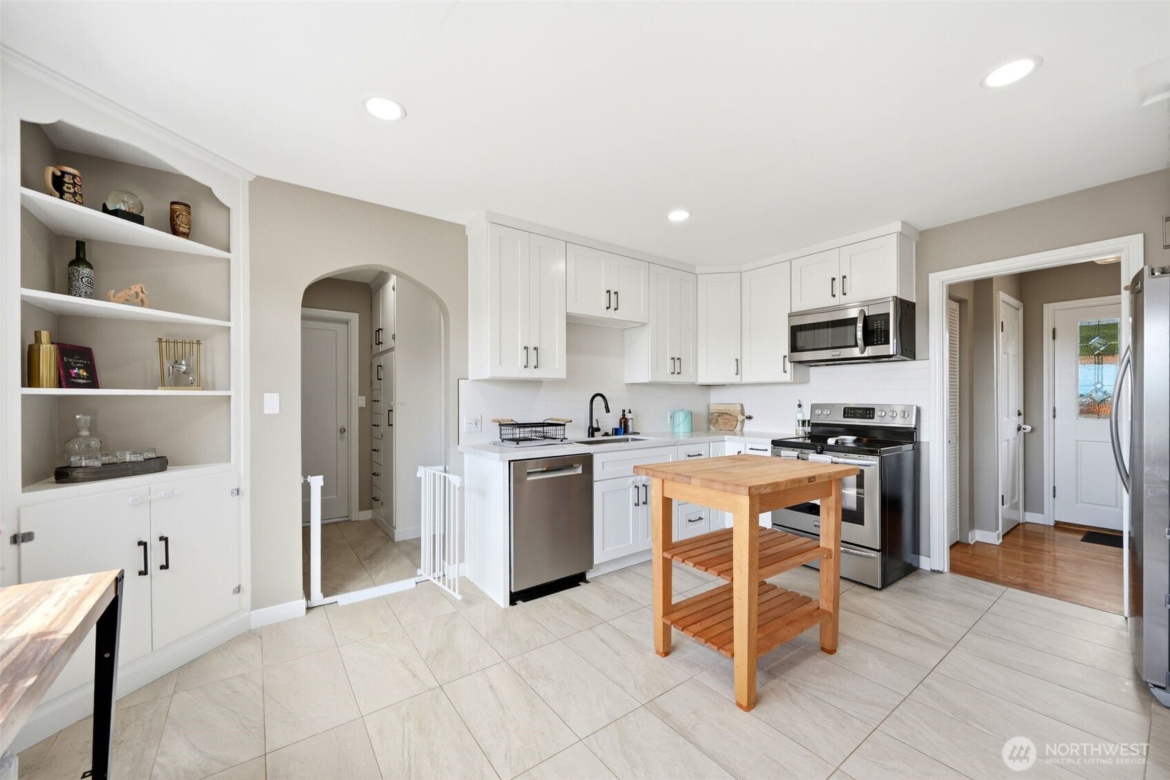 9725 Phinney Avenue Property Photo 10