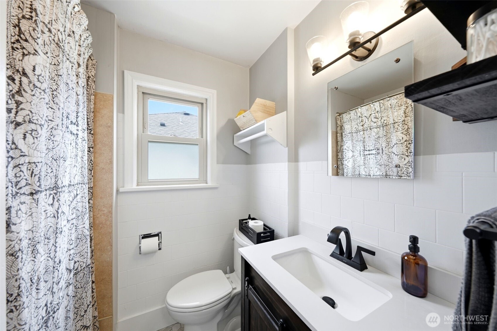 9725 Phinney Avenue Property Photo 14