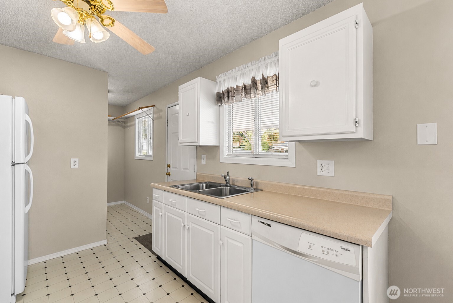 593 Rolfs Place Property Photo 33