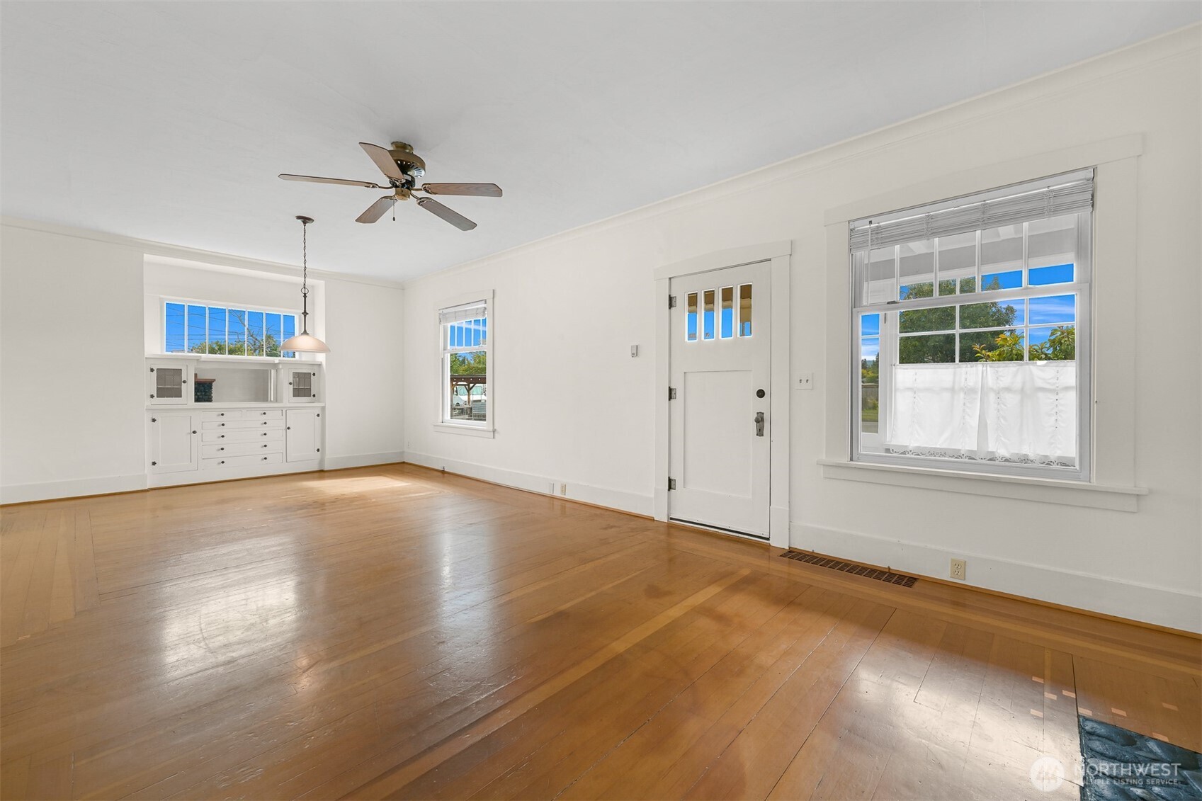 2615 Northwest Avenue Property Photo 8