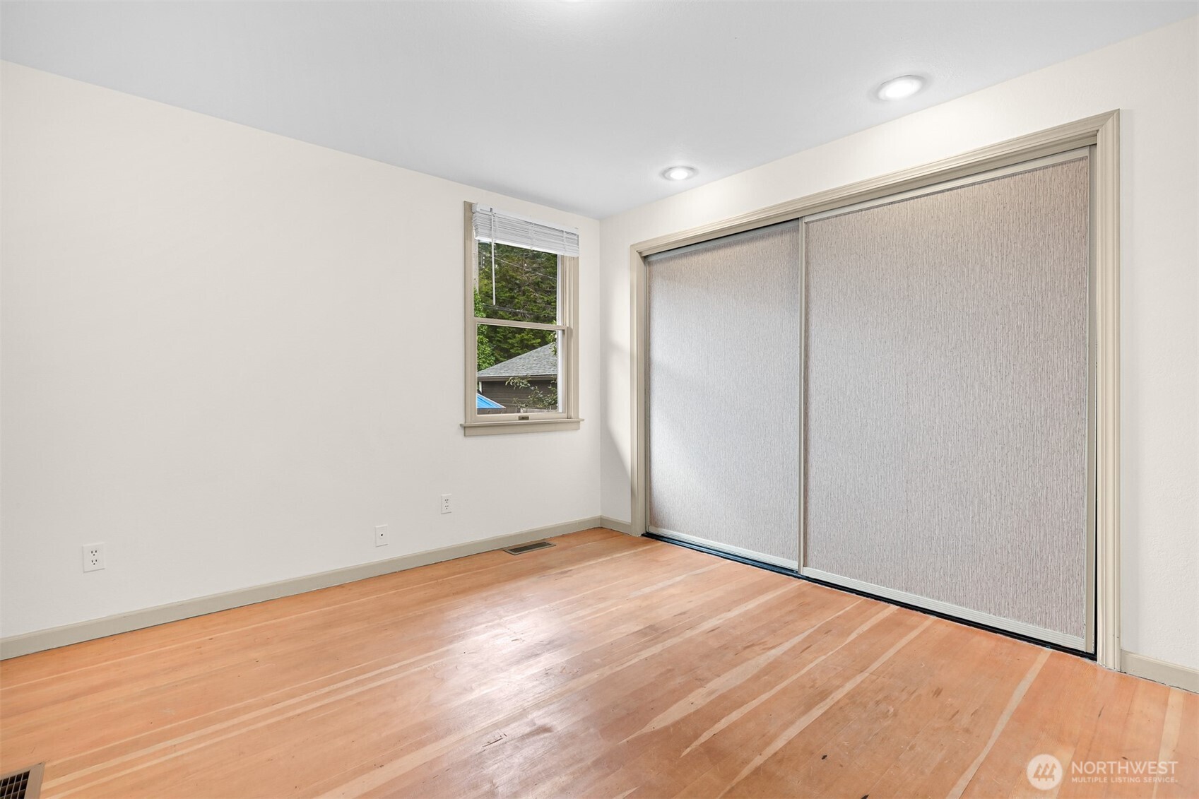 2615 Northwest Avenue Property Photo 15