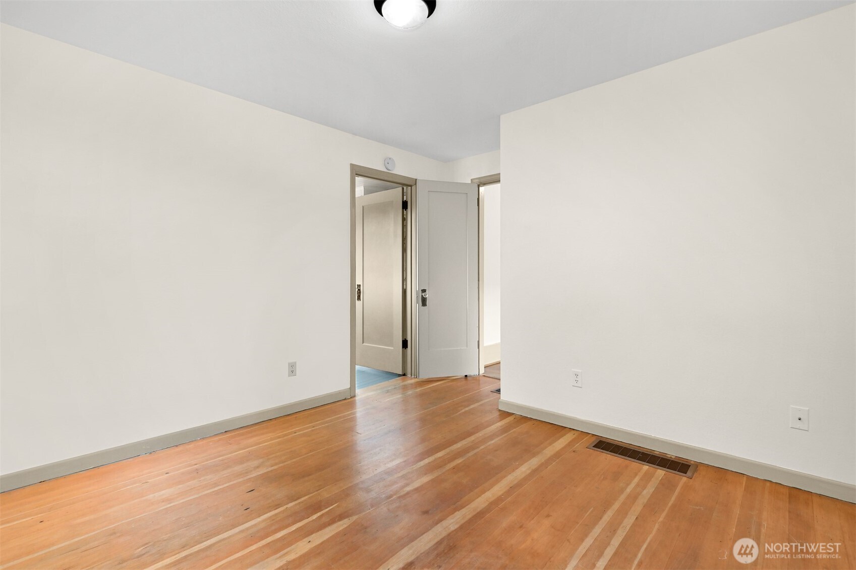 2615 Northwest Avenue Property Photo 16