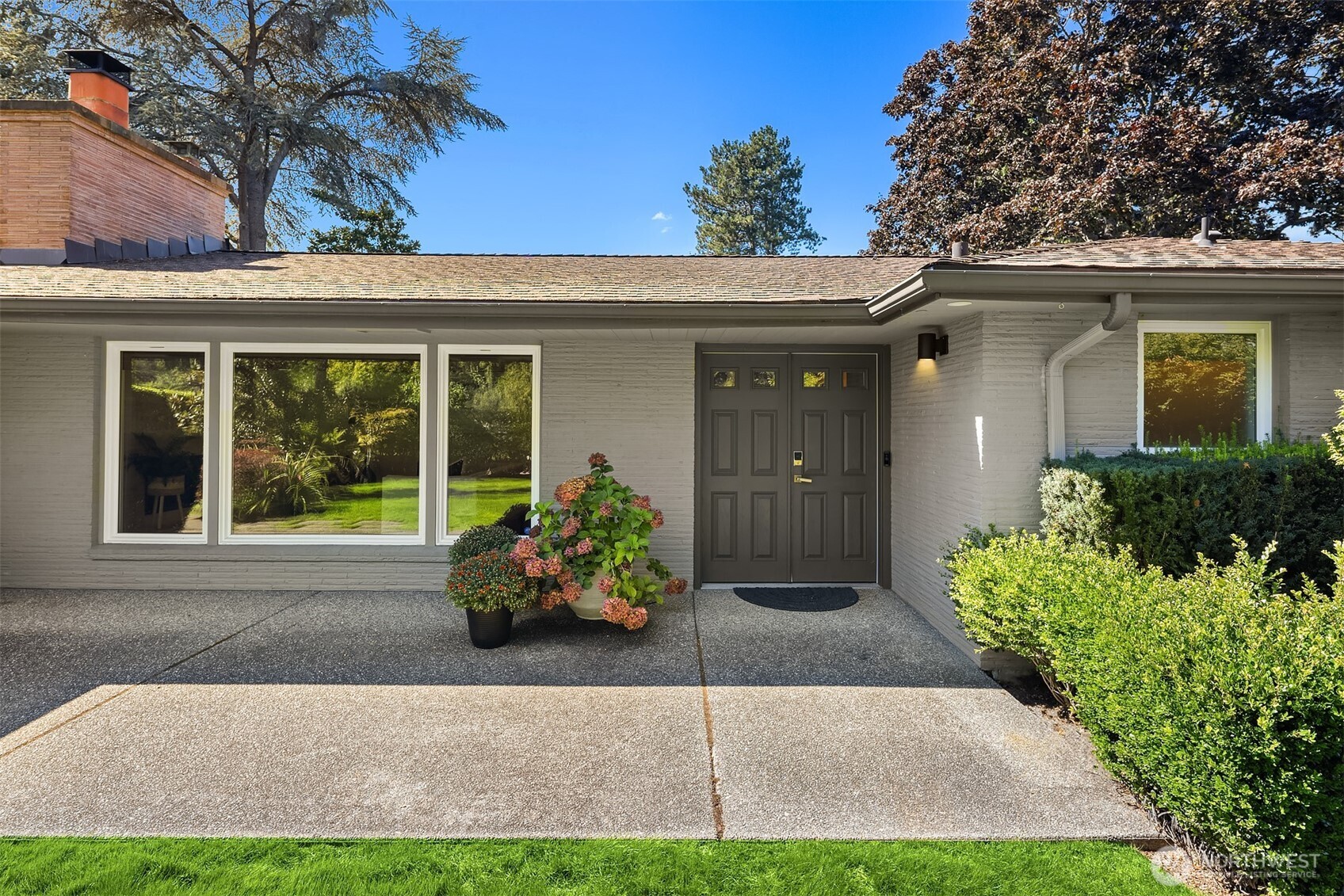 3001 Hunts Point Road Property Photo 4