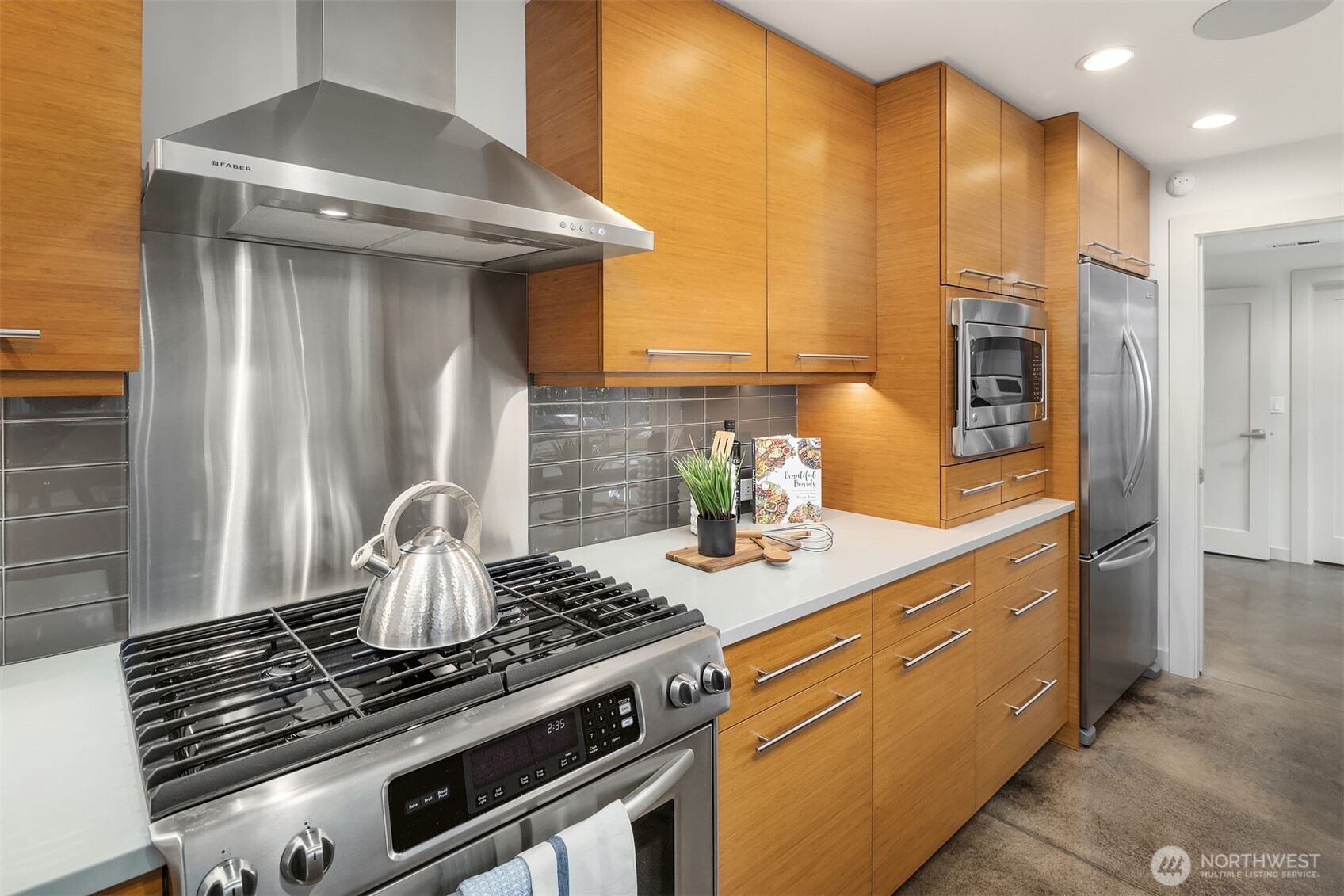 3001 Hunts Point Road Property Photo 19