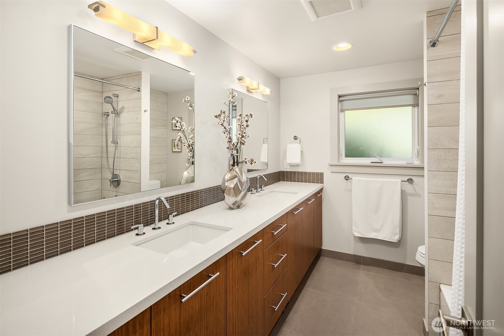 3001 Hunts Point Road Property Photo 24