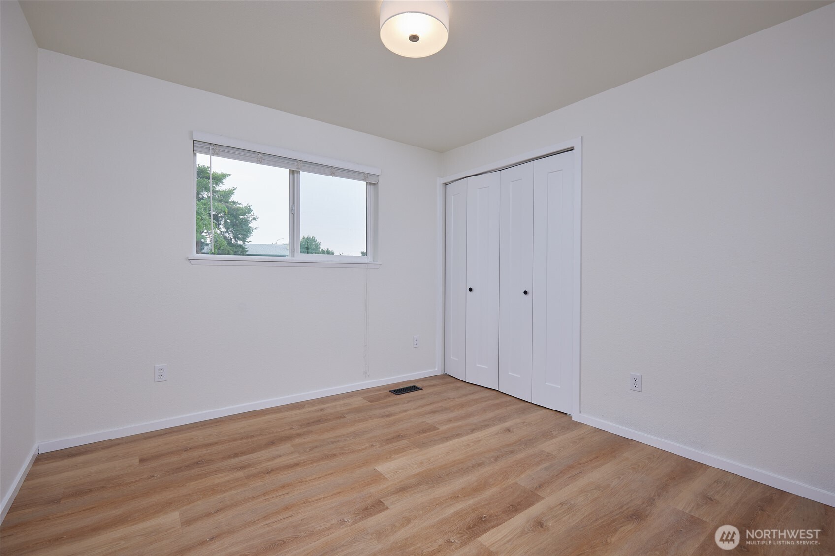 1266 Se Independence Drive Property Photo 17