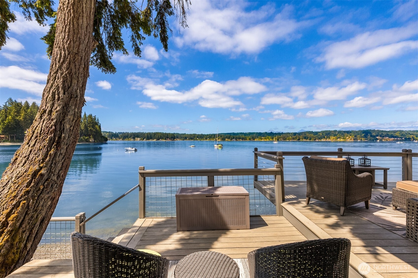 17011 Lemolo Shore Drive Property Photo 19