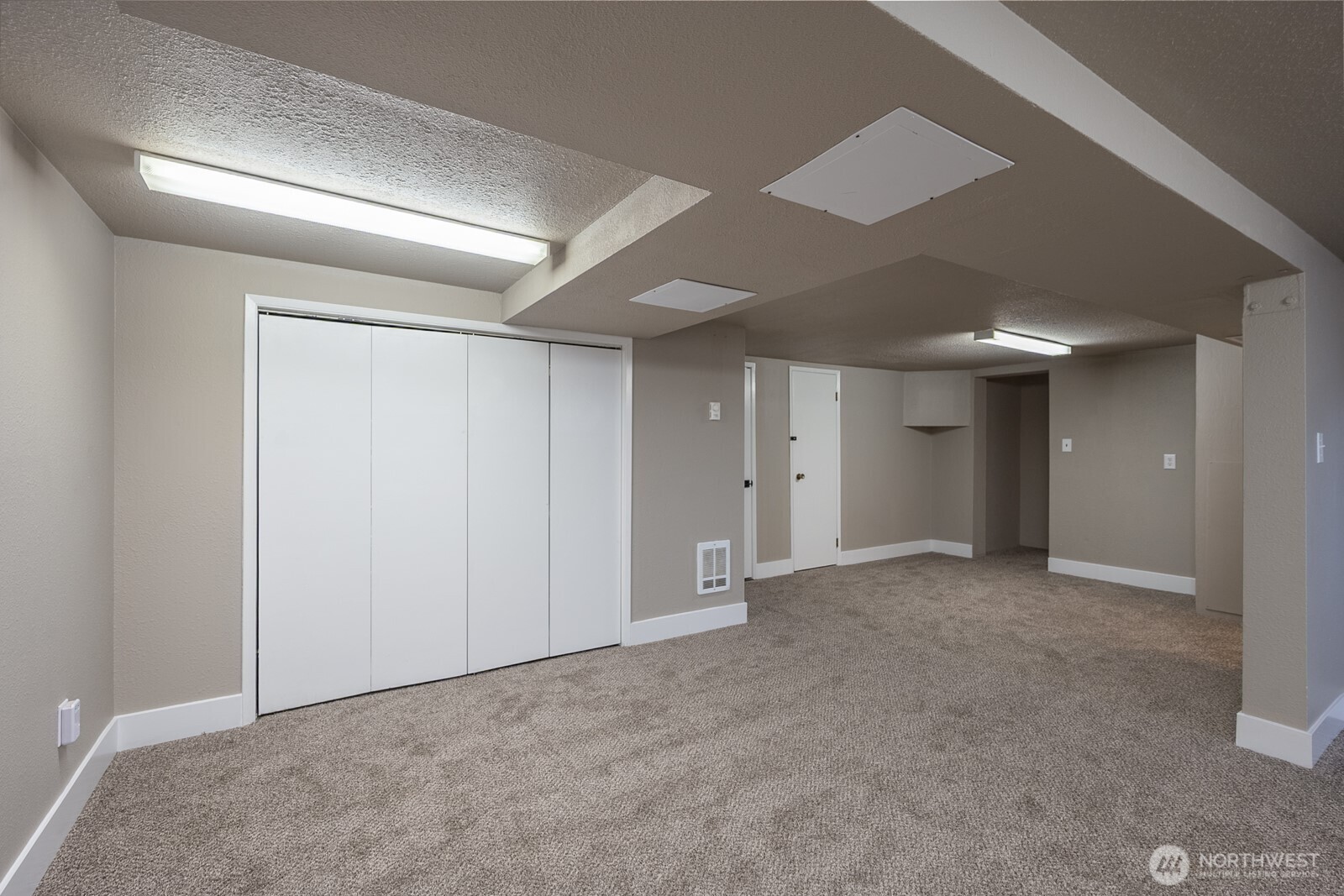 2096 Hamilton Road Property Photo 32
