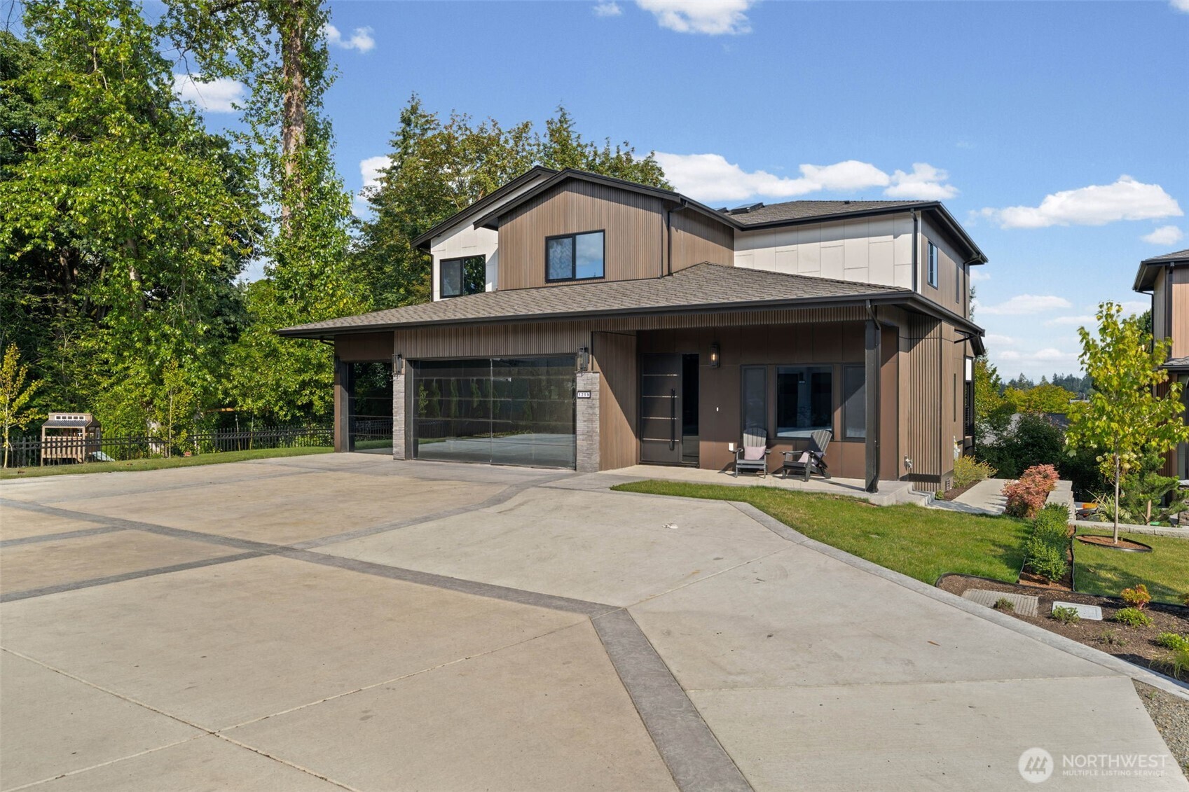 1219 158th Place Property Photo 2