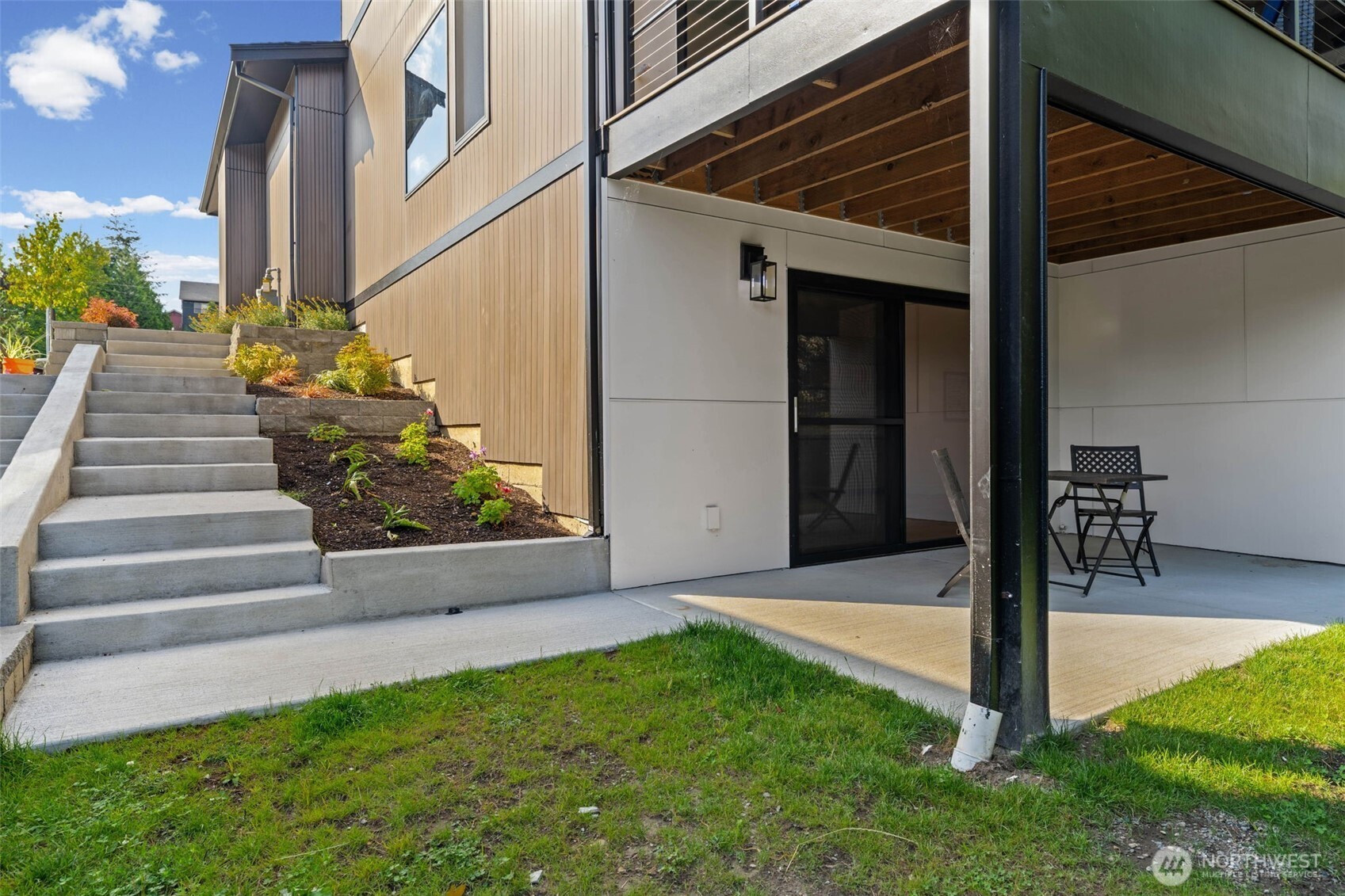 1219 158th Place Property Photo 3
