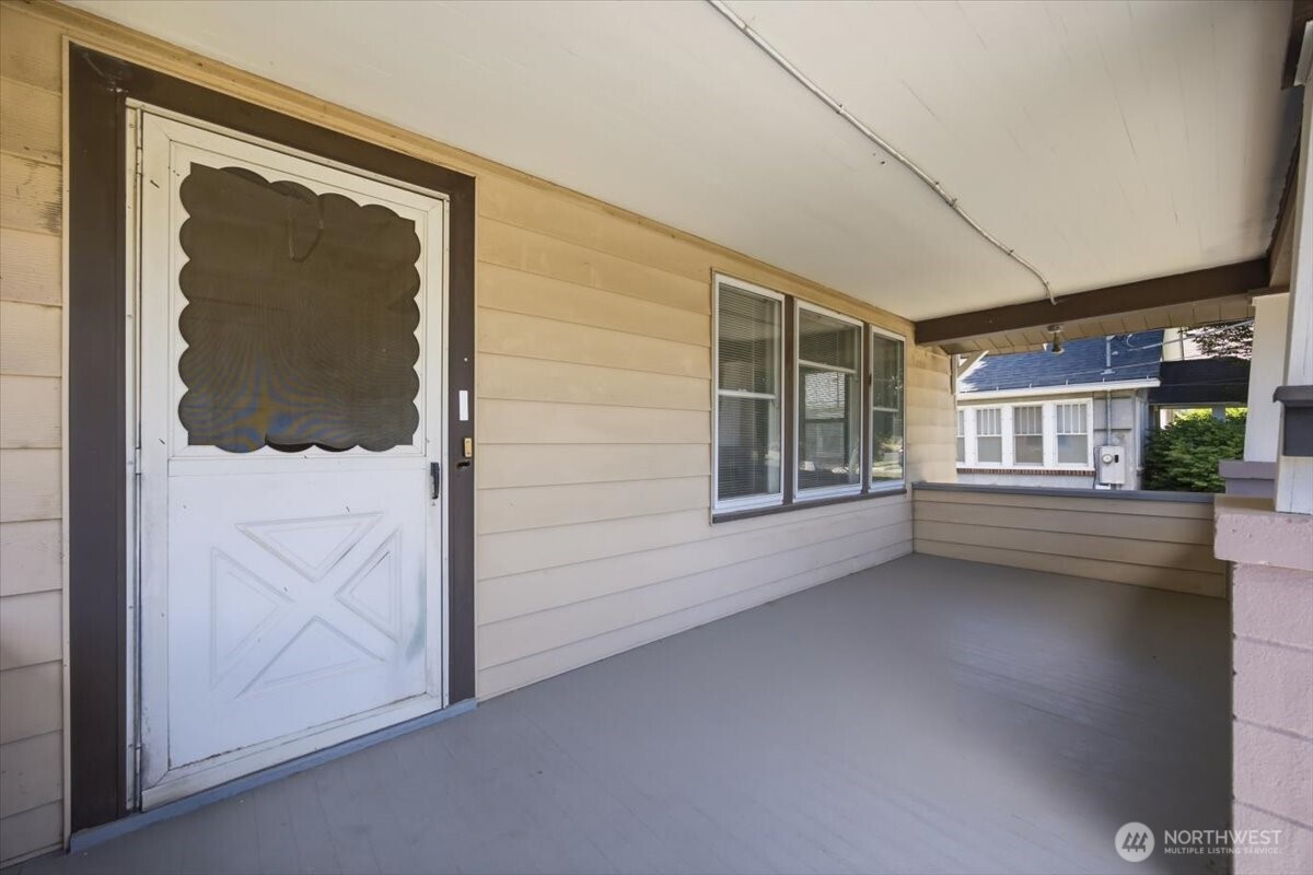 615 Pleasant Street Property Photo 4