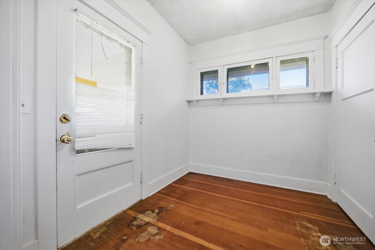615 Pleasant Street Property Photo 6