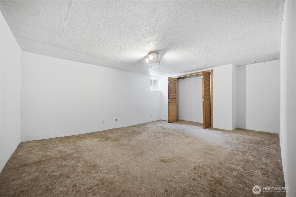 615 Pleasant Street Property Photo 32